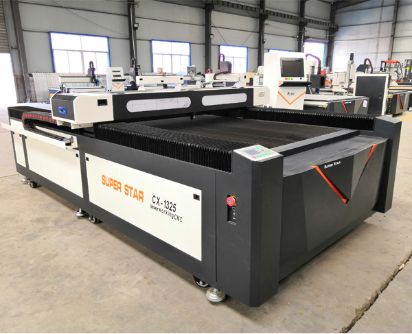 เครื่องแกะสลักเลเซอร์ CNC CO2 1325 จัดส่งไปยังกัวเตมาลา