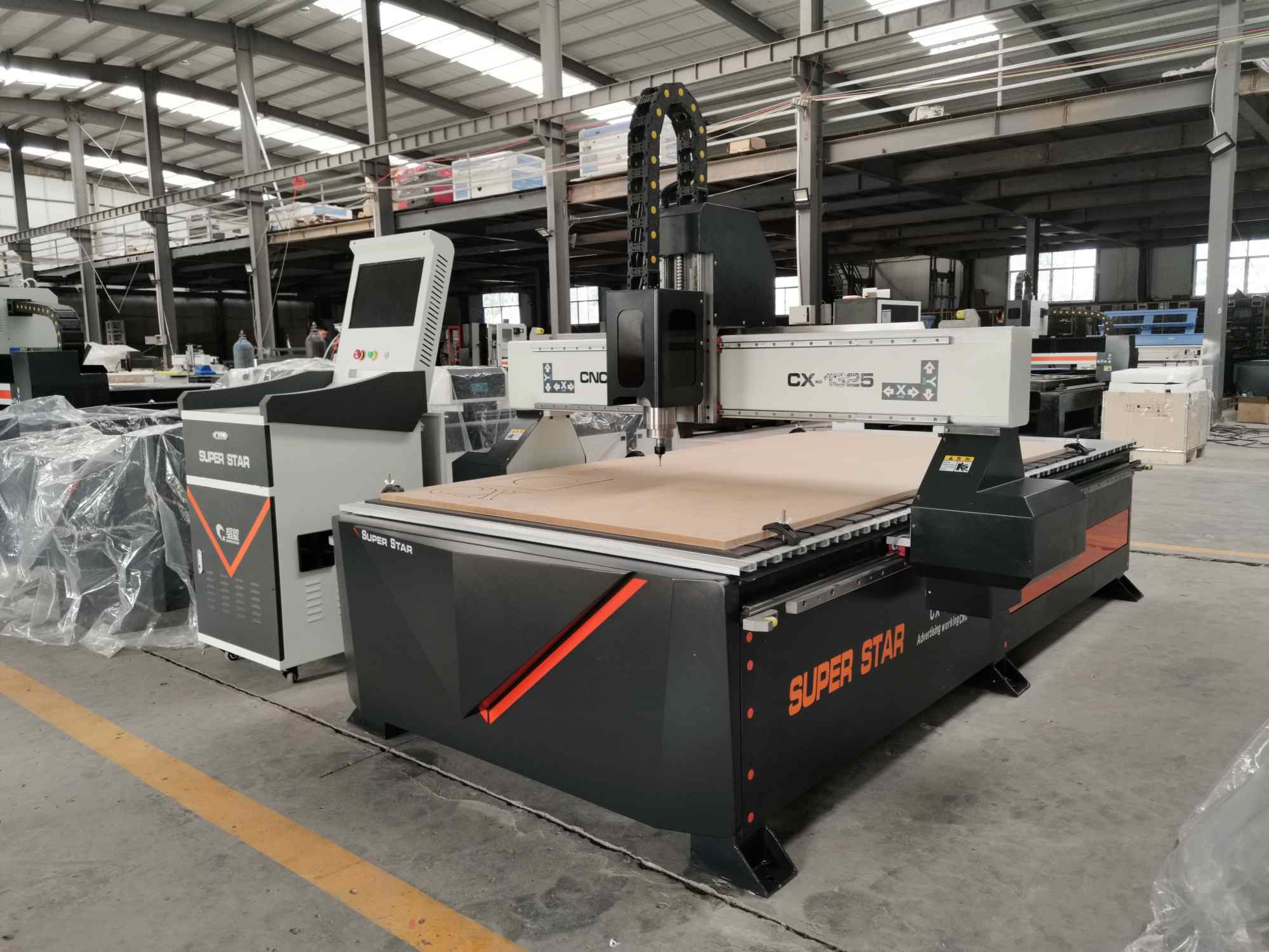 Ett l&ouml;fte gjort, en dag tidigt: Hur vi skickade en CX-1325 CNC-router till Bolivia f&ouml;re schemat - juli 2026